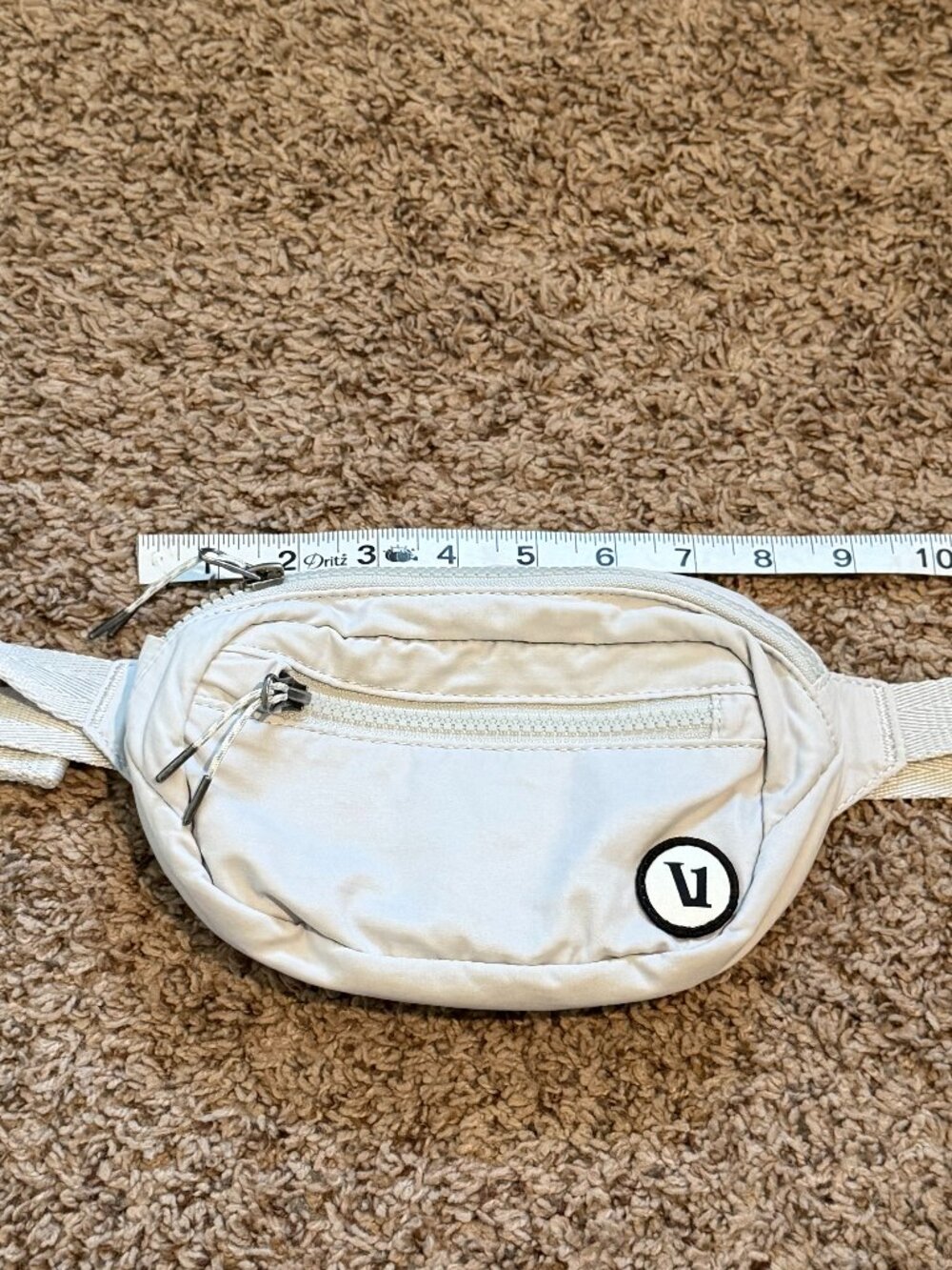 Vuori Hip Pack Belt Bag Fanny Pack - Salt White OS - Excellent Used Condition - Picture 9 of 9